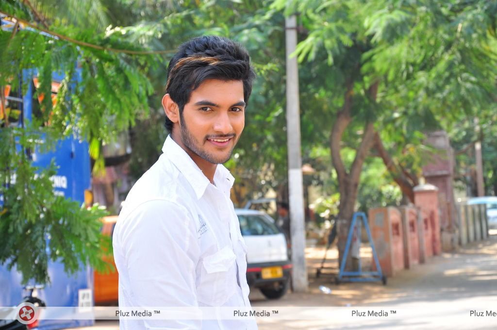 Aadi at Lovely Press Meet - Arrivals - Pictures | Picture 122176